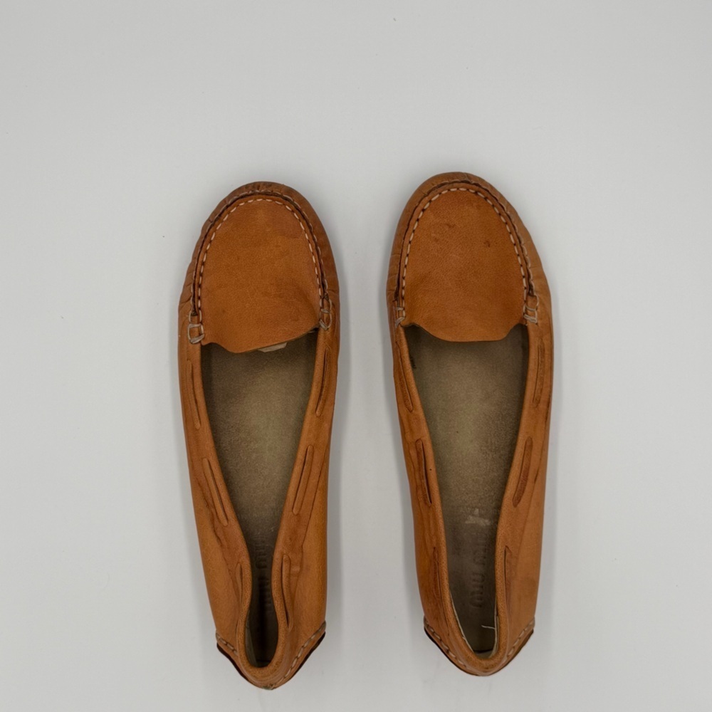 Miu Miu Leather Tan Hand Stitched Kitten Heel Bohemian Driving Shoe Moccasin 7.5
